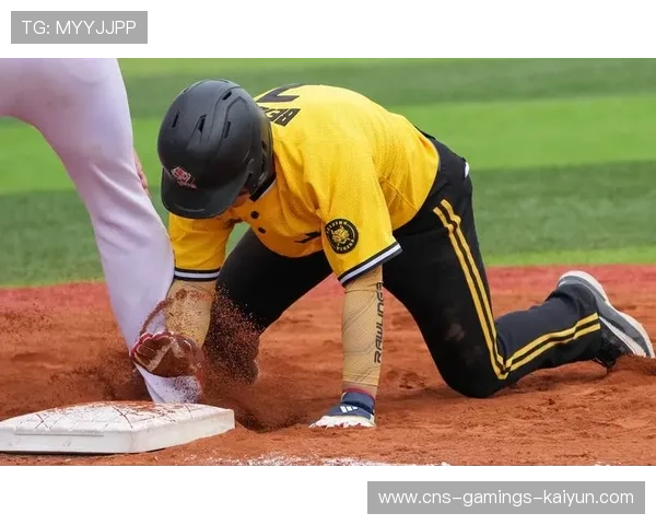 棒球安打送回追平分全场震动——一记安打背后的装备力量