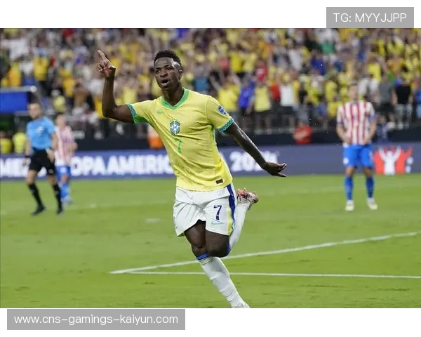 维尼修斯弧顶推进后补射破门