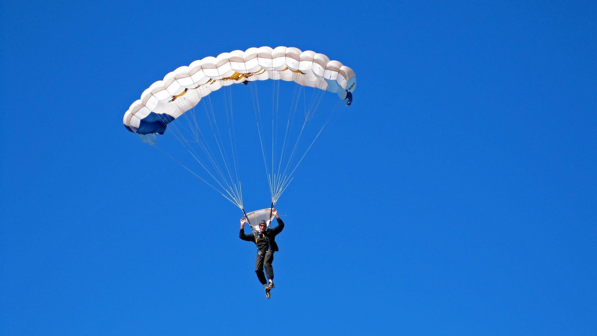 世界杯多语种直播信号覆盖全球 评论席群星云集