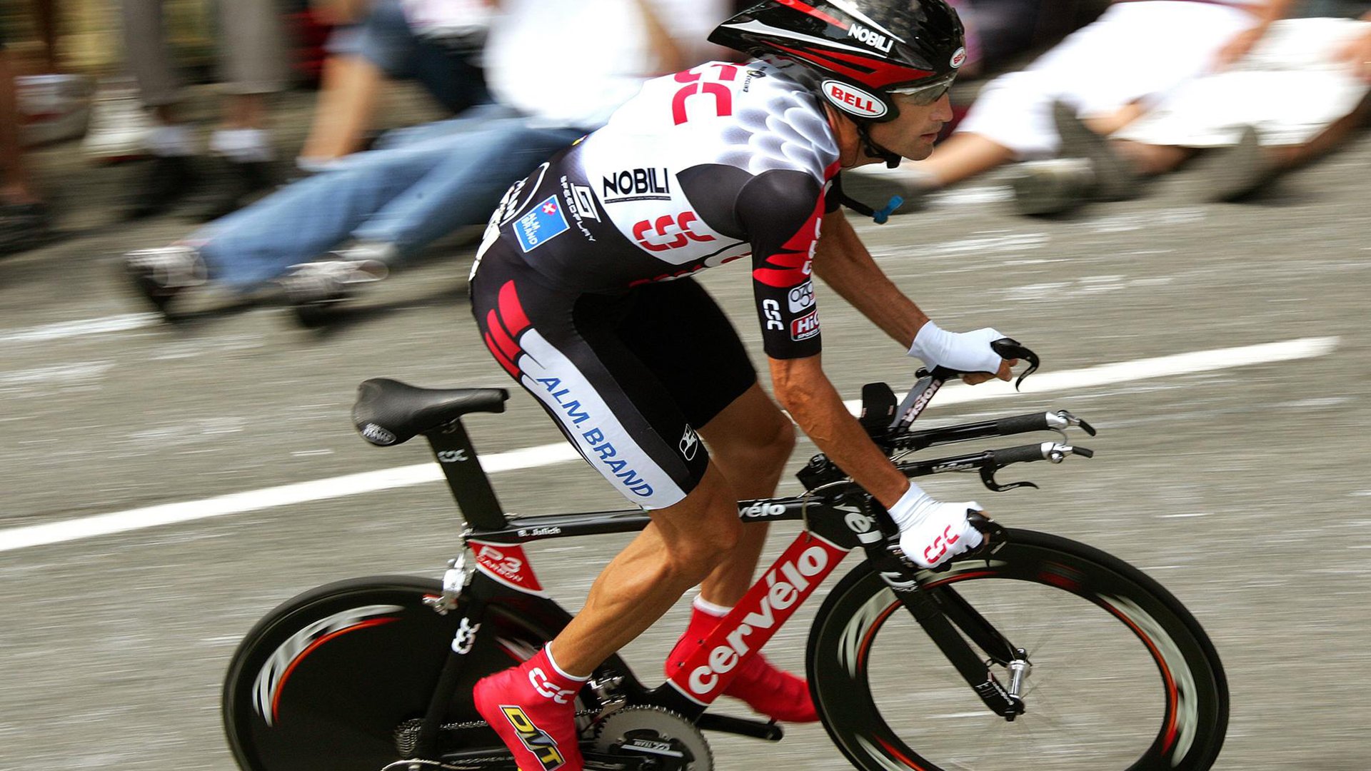 世界杯多语种直播信号覆盖全球 评论席群星云集